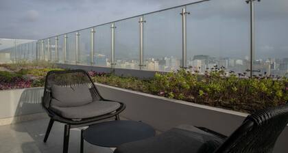 w Prime 2BR w/ Balcony in Miraflores