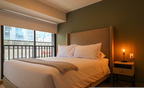 w Deluxe 2BR w/ Perfect Balcony in Miraflores