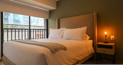 w Deluxe 2BR w/ Perfect Balcony in Miraflores