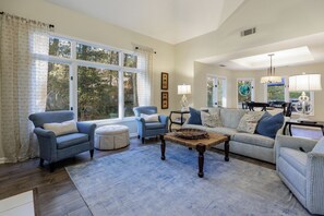 Smart TV - 5 Pine Court: Pet Friendly Home in Sea Pines. 3 Beds, 2 Baths, Sleeps 7 (Hilton Head Island)