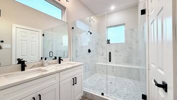 Amenidades de baño ecológicas, secadora de cabello, bidet, toallas