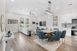 Interior - Downtown Delight: Your Home Away from Home (Houston)