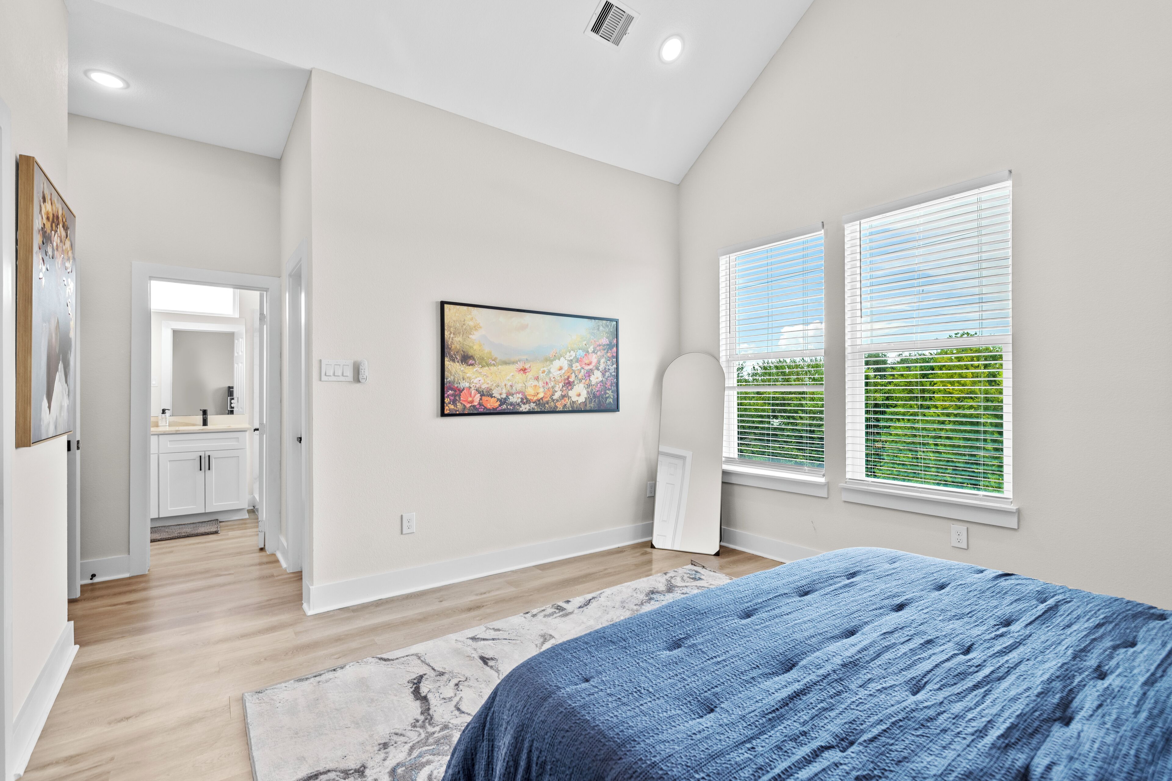 In-room safe, iron/ironing board, WiFi, bed sheets