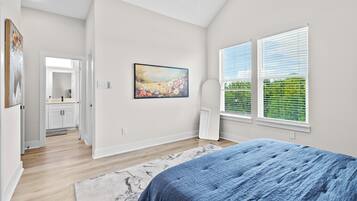 In-room safe, iron/ironing board, WiFi, bed sheets