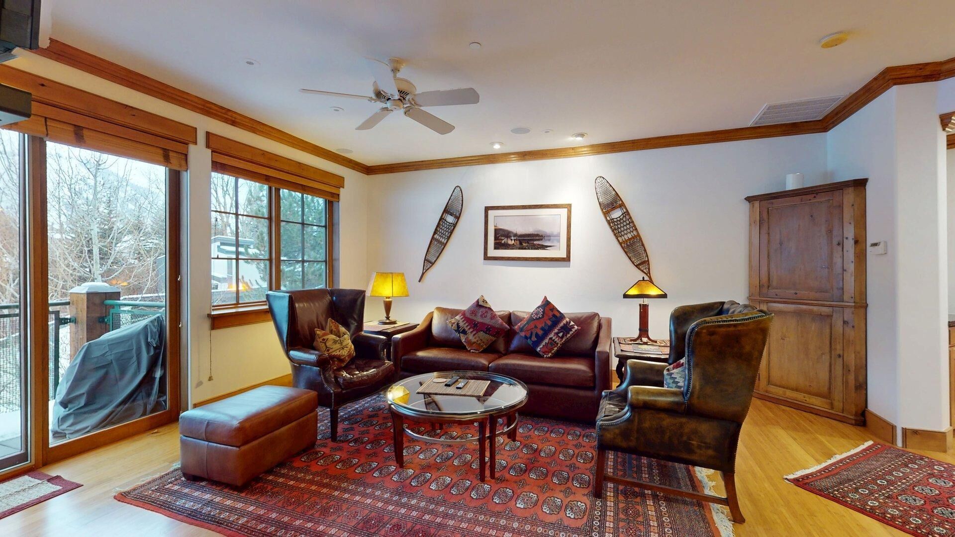 Televisión y chimenea 