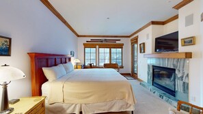 Iron/ironing board, Internet, bed sheets