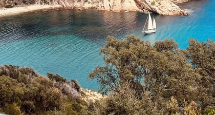 Located in a heavenly spot, with beach access and private parking!!!!