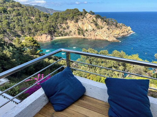 Located in a heavenly spot, with beach access and private parking!!!!