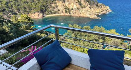 Located in a heavenly spot, with beach access and private parking!!!!