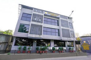 Front of property - Hotel Melody Ghodbunder (Thane)