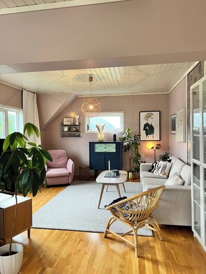 Leilighet, 3 soverom | Oppholdsrom | Bøker