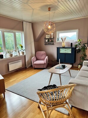 Apartment, 3 Bedrooms | Living room | Books - Two-bedroom Apartment With Loft (Ålesund)