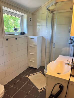 Apartment, 3 Bedrooms | Bathroom - Two-bedroom Apartment With Loft (Ålesund)