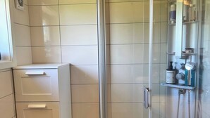 Bathroom - Two-bedroom Apartment With Loft (Ålesund)