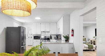 6 BR Game Home W/ Poker and Pool Tables