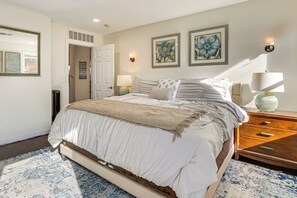 Interior - Putting Green! Snowbird Home 21 Mi to Dtwn Phoenix (Phoenix)
