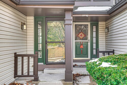 2 Mi to Castleton Square Mall! Quaint Condo