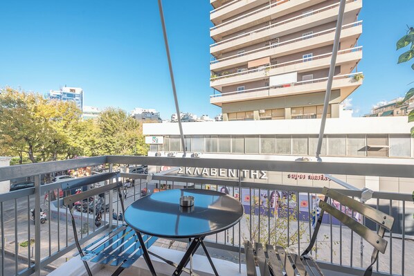 Appartement, balcon, vue sur la ville | Restauration en plein air
