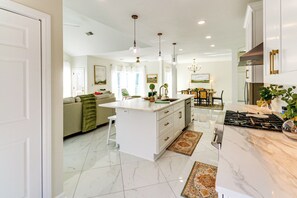 Interior - Private Lake & Trails: Secluded Woodstock Retreat (Woodstock)