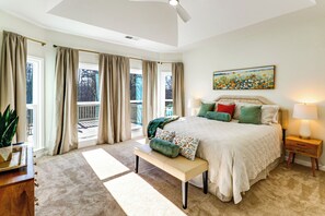 Interior - Private Lake & Trails: Secluded Woodstock Retreat (Woodstock)