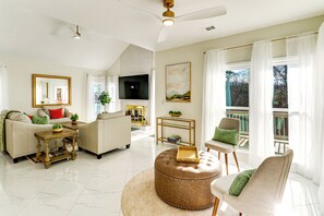 Interior - Private Lake & Trails: Secluded Woodstock Retreat (Woodstock)