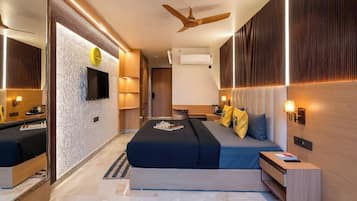 Superior Double Room with Balcony | Tirai kedap cahaya, setrika/meja setrika, Wi-Fi gratis, dan seprai linen