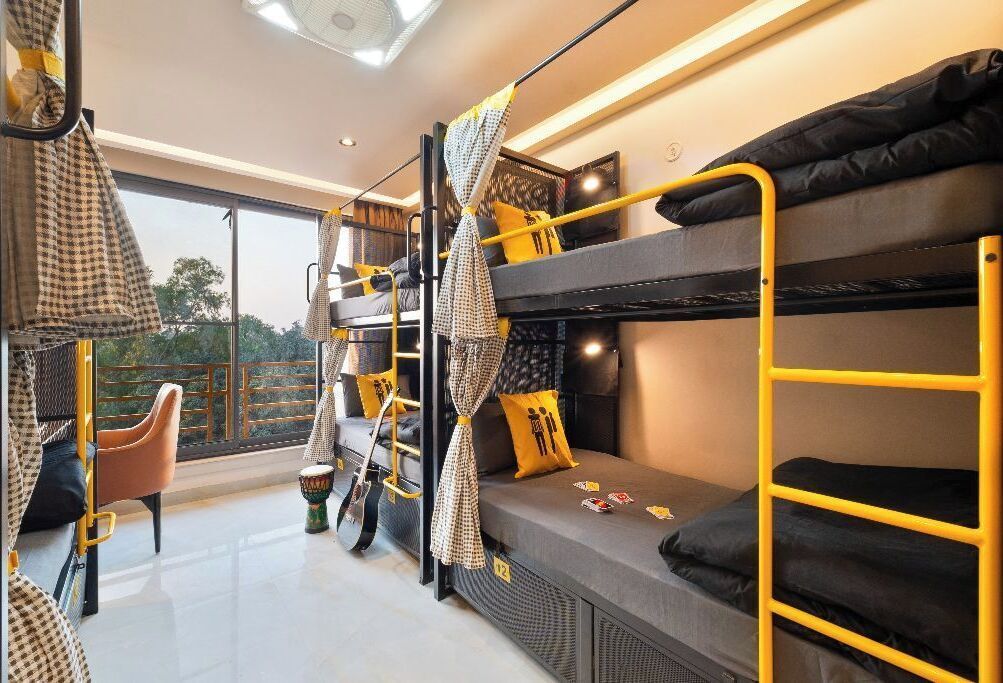 Cortinas blackout, tabla de planchar con plancha y wifi gratis 