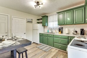 Interior - 1 Mi to Camden Clark: Central Parkersburg Condo (Parkersburg)