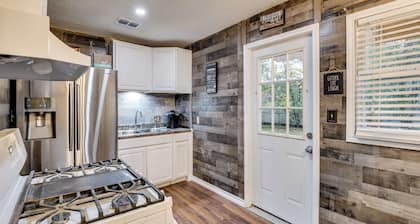 Near Wineries & Guadalupe River! Stylish Home