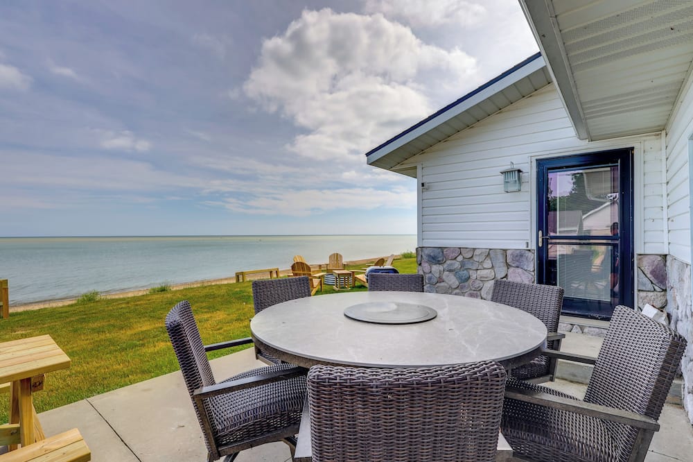 Waterfront Lake Huron Getaway w/ Private Beach