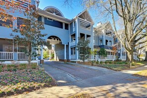 Interior - 1 Mi to BOA Stadium! Walkable Condo w/ Porch (Charlotte)