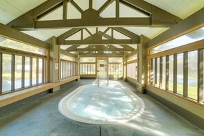 Apartment (3 Bedrooms) | Interior - 2 Mi to Eagle Lodge! Multi-level Haven w/ Hot Tub (Mammoth Lakes)
