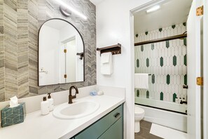 Apartment (3 Bedrooms) | Interior - 2 Mi to Eagle Lodge! Multi-level Haven w/ Hot Tub (Mammoth Lakes)