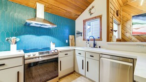 A kitchen with wooden ceiling, a stove, cabinets, and a window. - 2 Mi to Eagle Lodge! Multi-level Haven w/ Hot Tub (Mammoth Lakes)