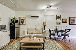 Apartment (0 Bedroom) | Interior - Golf, Shop & Unwind: Couple's Retreat in Naples! (Naples)
