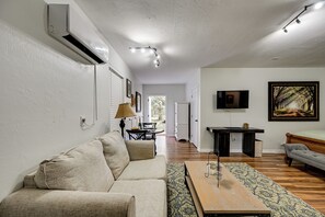 Apartment (0 Bedroom) | Interior - Golf, Shop & Unwind: Couple's Retreat in Naples! (Naples)