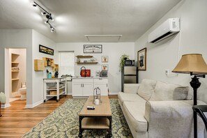 Apartment (0 Bedroom) | Interior - Golf, Shop & Unwind: Couple's Retreat in Naples! (Naples)