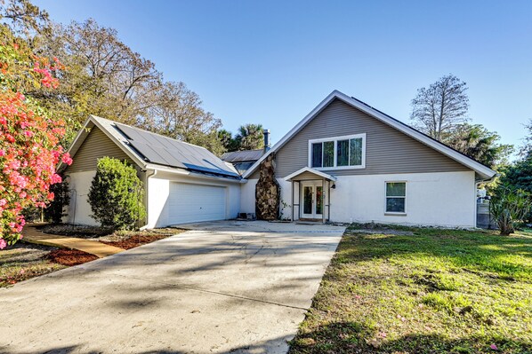 Apartment (0 Bedroom) | Interior - Golf, Shop & Unwind: Couple's Retreat in Naples! (Naples)