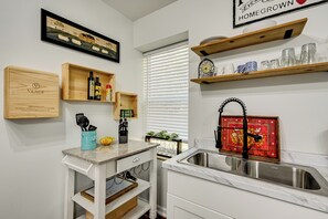 Apartment (0 Bedroom) | Interior - Golf, Shop & Unwind: Couple's Retreat in Naples! (Naples)