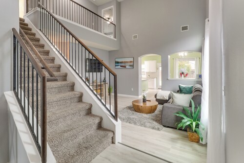 17 Mi to Dtwn Austin! Family Escape w/ Pool Access