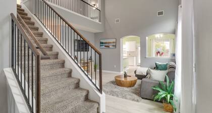 17 Mi to Dtwn Austin! Family Escape w/ Pool Access
