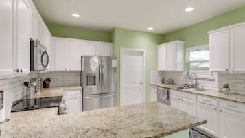 House (4 Bedrooms) | Interior