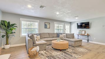 House (2 Bedrooms) | Front of property
