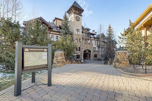 Ski-in/ski-out! Large Arrowhead Condo w/ Balcony