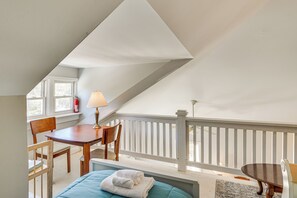 House (3 Bedrooms) | Interior - 'the Mountain House Inn' Montebello Stay By Trails (Montebello)
