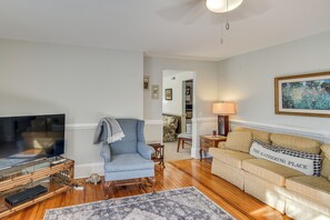 House (3 Bedrooms) | Interior - 'the Mountain House Inn' Montebello Stay By Trails (Montebello)