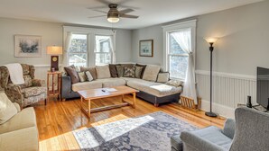 A living room with a sectional sofa, a patterned armchair, a coffee table, and a floor lamp. - 3 Mi to Crab Tree Falls! Mtn-view Family Retreat (Montebello)