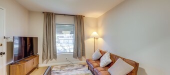 1 Mi to Llumc! Loma Linda Home w/ Shared Patio