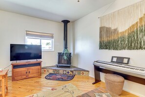 House (3 Bedrooms) | Interior - Easy Uptown Access! Charming ABQ Home w/ Yard (Albuquerque)