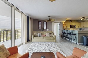 Interior - Beachfront Florida Penthouse w/ Pool Access! (Fort Walton Beach)